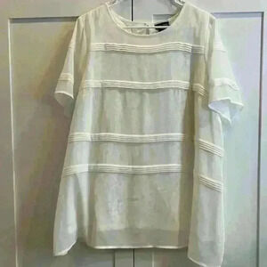 NORDSTROM CITY CHIC BRAND WOMENS PLUS SIZE XL, BEAUTIFUL SHORT SLEEVE CREAM.